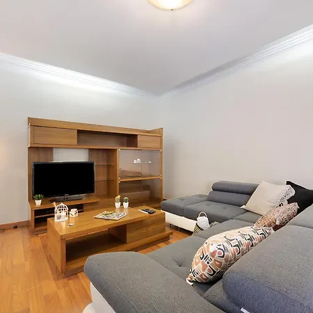 Blue Sky Apartment *